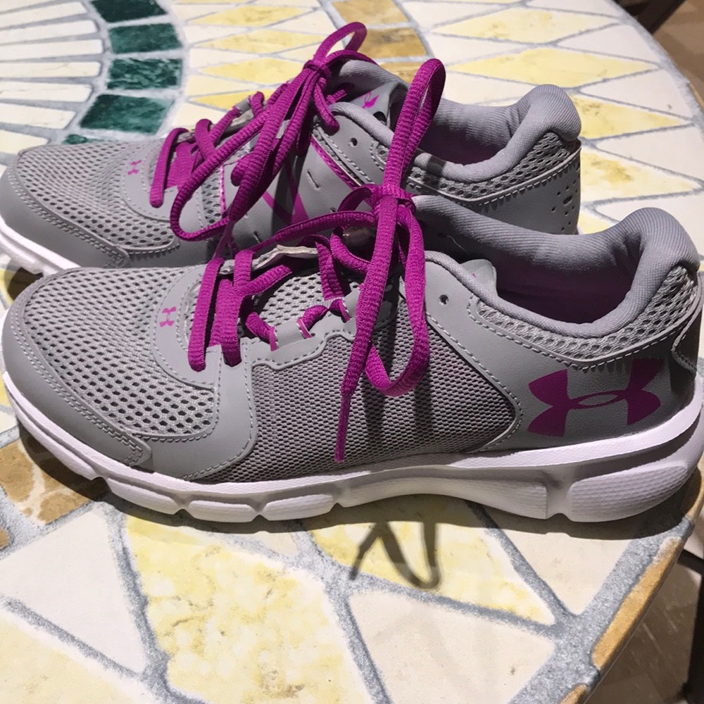 Under Armour Tennis Shoes Size 7